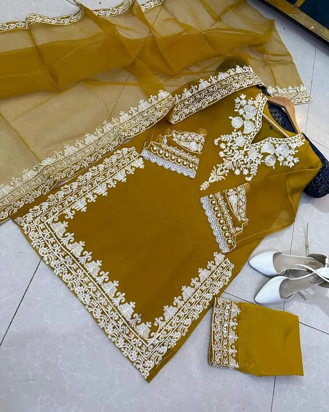 MANNAT ORGANZA Embroidery 3PC